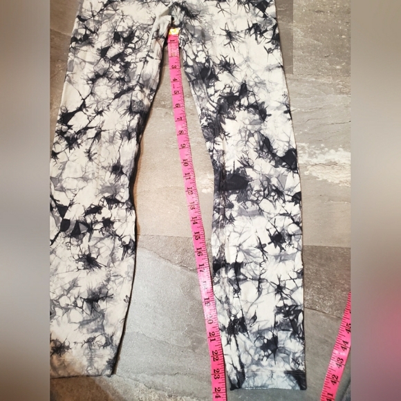 NWOT Lululemon Wunder Under Hi-Rise 7/8 Tight Full-On Luxtreme. White, Grey. 6. - Picture 13 of 13